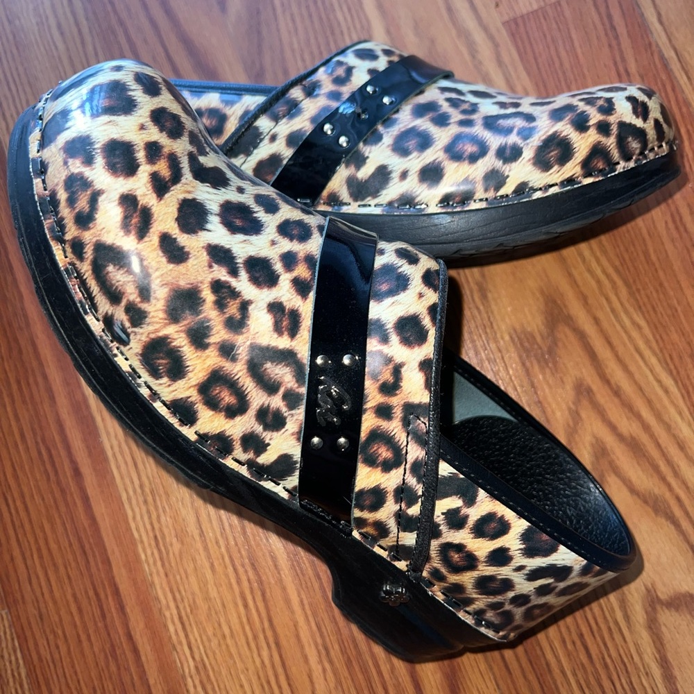 Sanita clogs